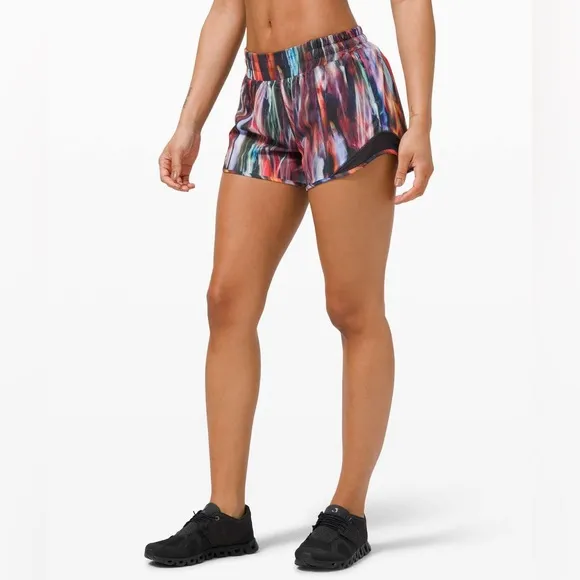 Lululemon Hotty Hot Short II *Long 4&quot; in Chroma Fusion Multi / Black Size 8