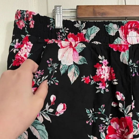 Torrid Womens NWT Black Floral Pockets Ruffle 5 Inch Gauze High-Rise Shorts 2X