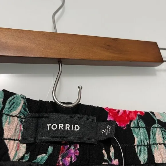 Torrid Womens NWT Black Floral Pockets Ruffle 5 Inch Gauze High-Rise Shorts 2X